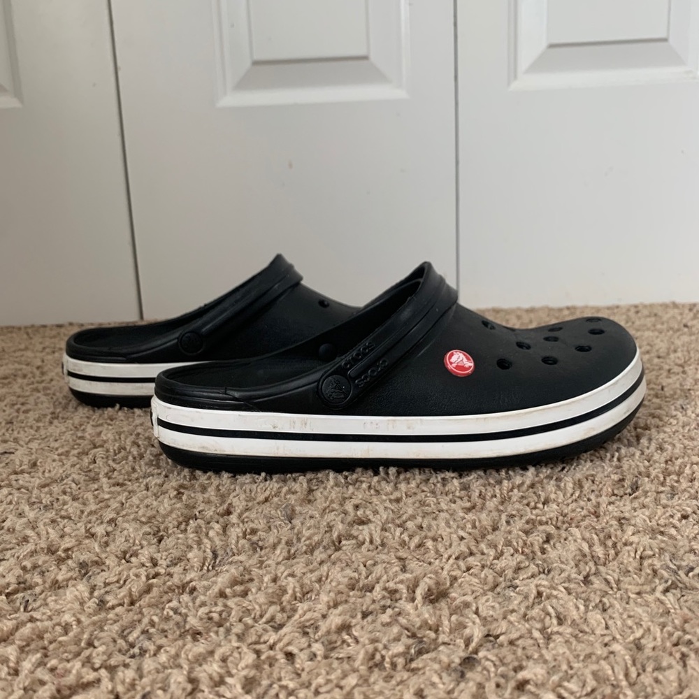 Black Crocs
